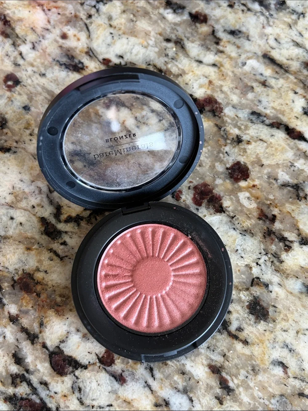 💕🖤Bareminerals Kiss Of Mauve Blonzer